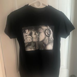 Black art photo t-shirt “love and music” unisex, men’s sml/women’s med. NWOT